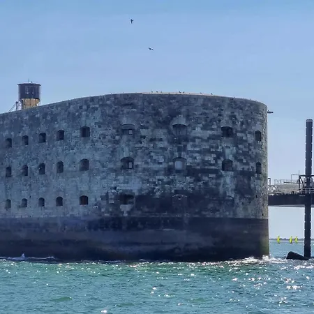 Beautiful Stacaravan In Les Mathes