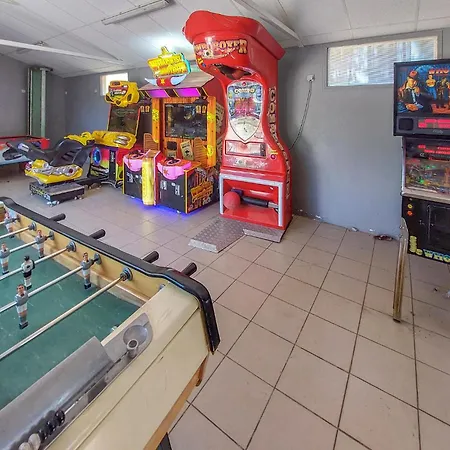 Beautiful Stacaravan In Les Mathes