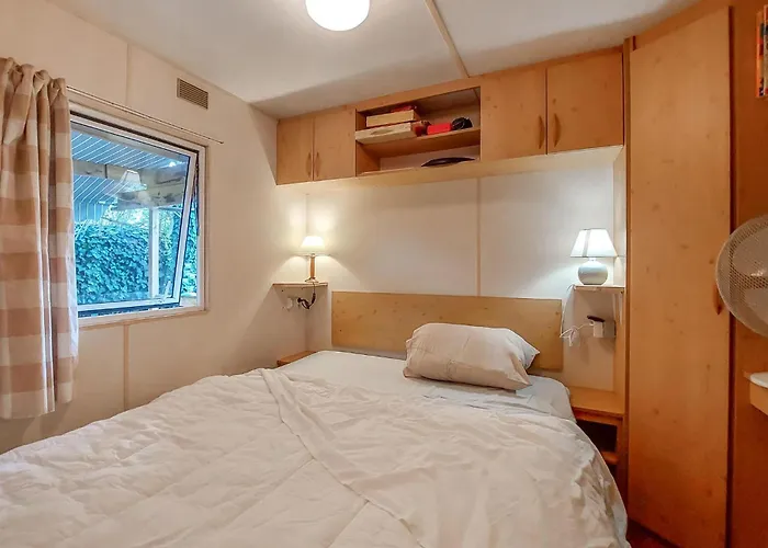 Beautiful Stacaravan In Camping Les Mathes