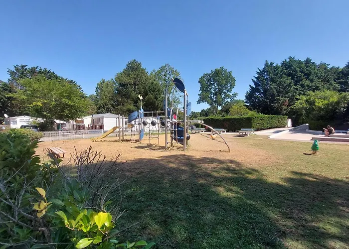 Beautiful Stacaravan In Camping Les Mathes