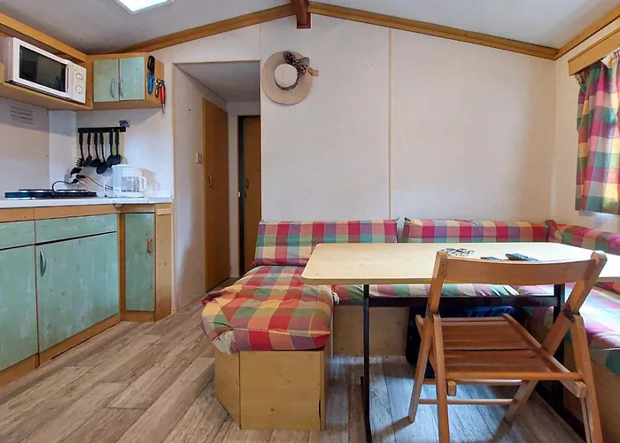 Beautiful Stacaravan In Les Mathes