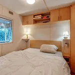 Cozy Stacaravan In Kemping Les Mathes