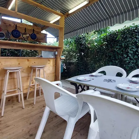 2 Bedroom Cozy Stacaravan In Campsite Les Mathes