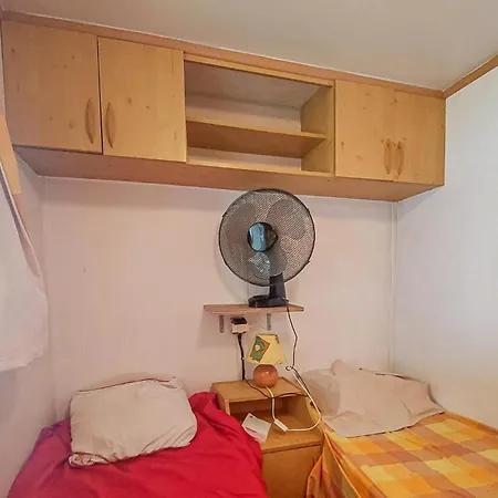 Cozy Stacaravan In Кемпинг 3*