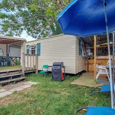 2 Bedroom Cozy Stacaravan In
