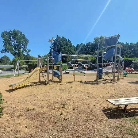 2 Bedroom Cozy Stacaravan In Campsite Les Mathes
