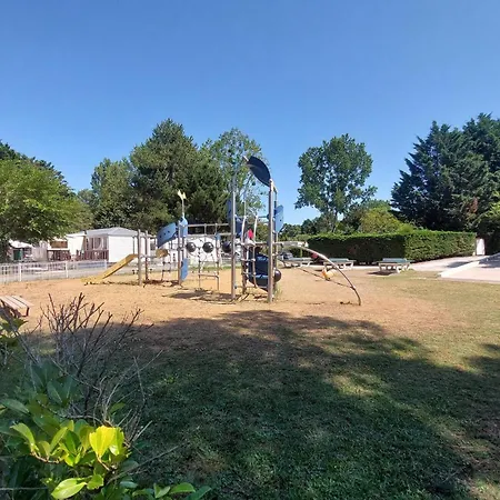 2 Bedroom Cozy Stacaravan In Campsite Les Mathes