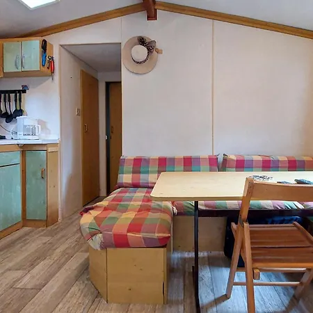 2 Bedroom Cozy Stacaravan In Les Mathes