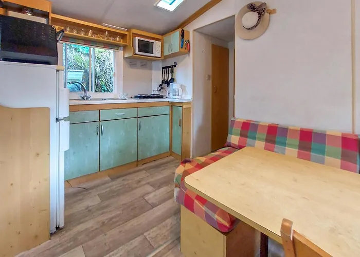 Beautiful Stacaravan In 营地 莱马特