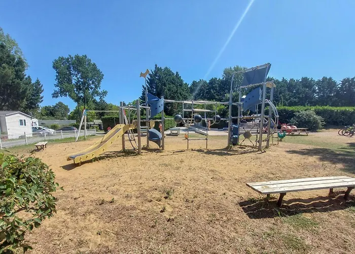 Beautiful Stacaravan In 营地 莱马特