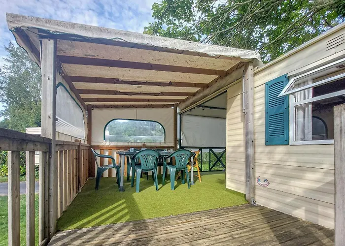 Beautiful Stacaravan In 营地